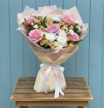 Букет цветов из:  Гвоздики, Орхидеи и Розы #REPLACE_PRED# Чкалово