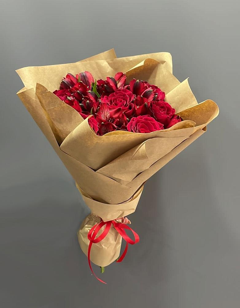 Букет цветов из: Альстромерии и Розы в Чкалово