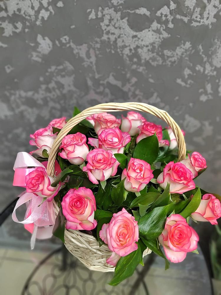 Цветочная композиция из Розы в корзине в Чкалово