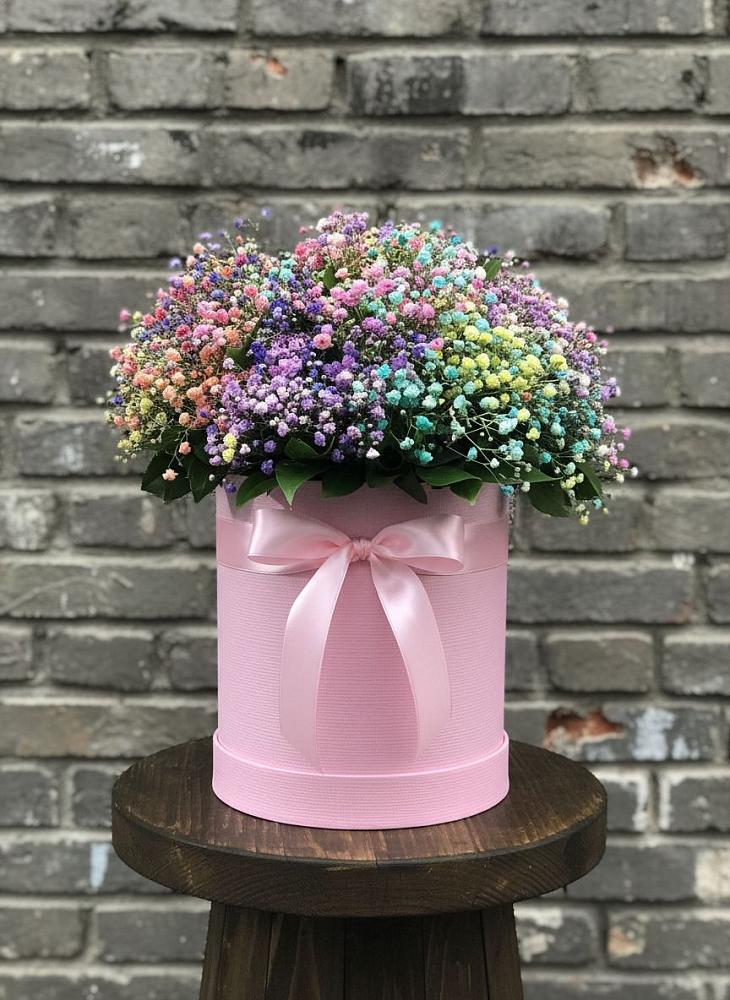 Цветочная композиция из Гипсофила и Розы в шляпной коробке в Чкалово