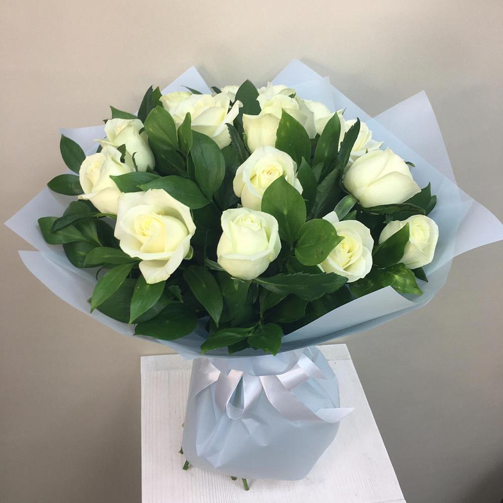 Букет 15 Белых роз Проуд в Чкалово