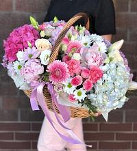 Цветочная композиция из Розы, Хризантемы, Пионы и Лизиантусы в корзине #REPLACE_PRED# Чкалово