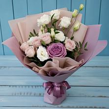 Букет цветов из:  Розы и Лизиантусы в Чкалово