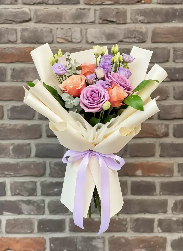 Букет цветов из: Лизиантусы и Розы в Чкалово