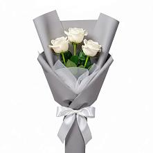 Букет 3 белые розы в Чкалово