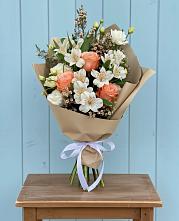 Букет цветов из:  Альстромерии, Лизиантусы, Розы и Хризантемы в Чкалово