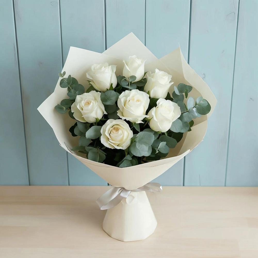 Букет Белые розы в Эвкалипте в Чкалово