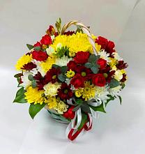 Цветочная композиция из Хризантемы и Розы в корзине в Чкалово