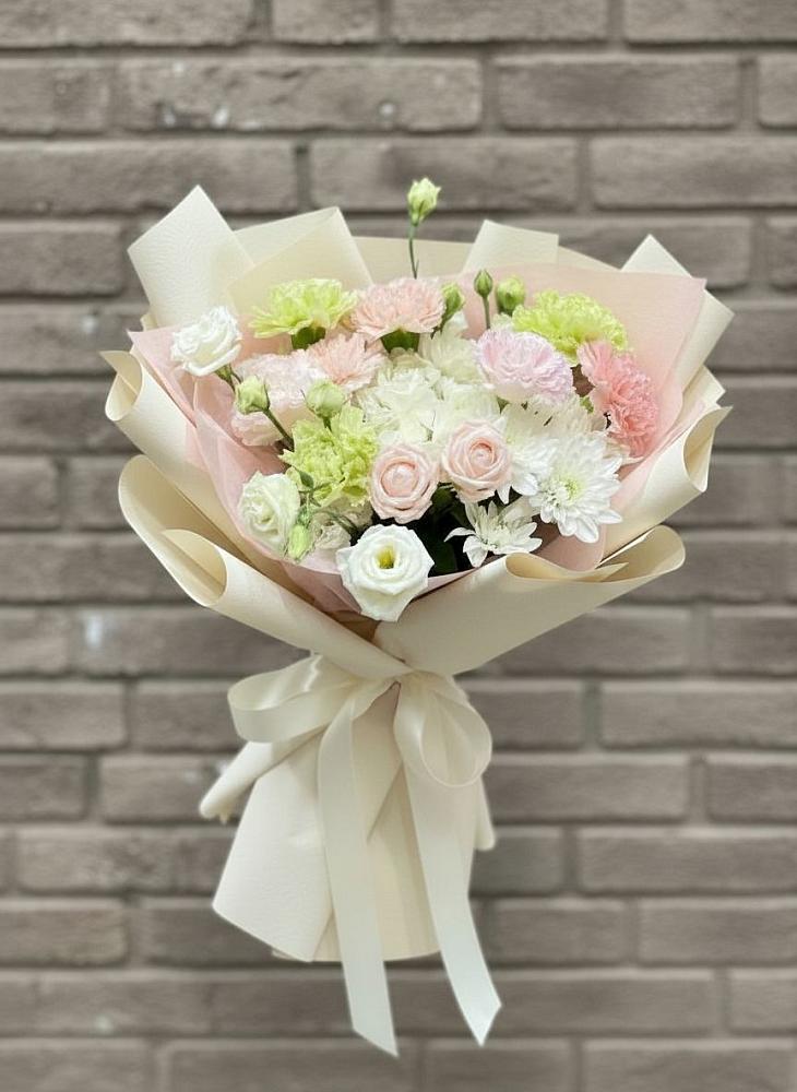 Букет цветов из: Гвоздики, Розы, Лизиантусы и Хризантемы в Чкалово