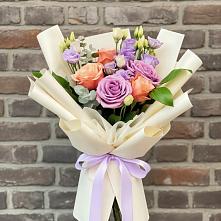 Букет цветов из:  Лизиантусы и Розы в Чкалово