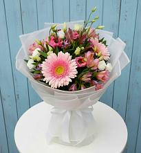 Букет цветов из:  Герберы, Альстромерии и Лизиантусы #REPLACE_PRED# Чкалово