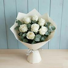 Букет Белые розы в Эвкалипте в Чкалово