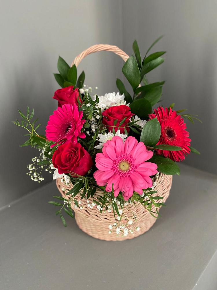 Цветочная композиция из Розы, Хризантемы и Герберы в корзине в Чкалово