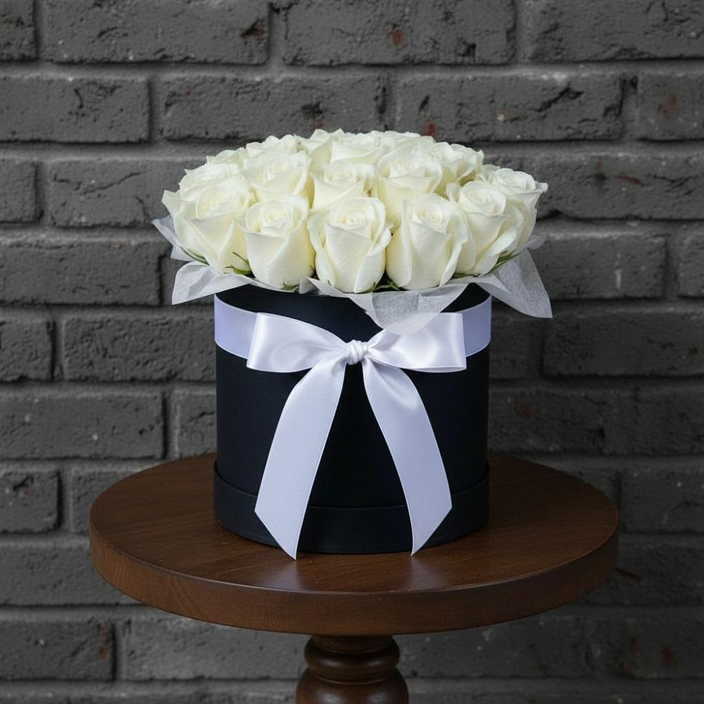 Цветочная композиция из Розы в шляпной коробке в Чкалово