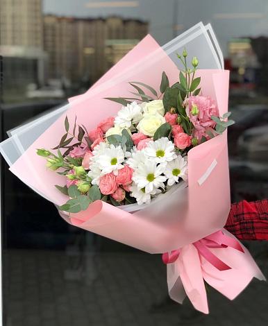 Букет цветов из: Розы, Лизиантусы и Хризантемы в Чкалово