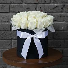 Цветочная композиция из Розы в шляпной коробке в Чкалово